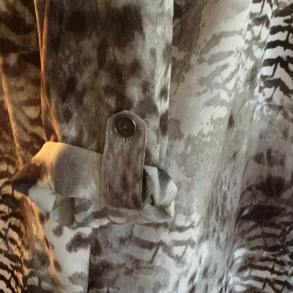 Cute Blouse ❤️ - Picture 2 of 4